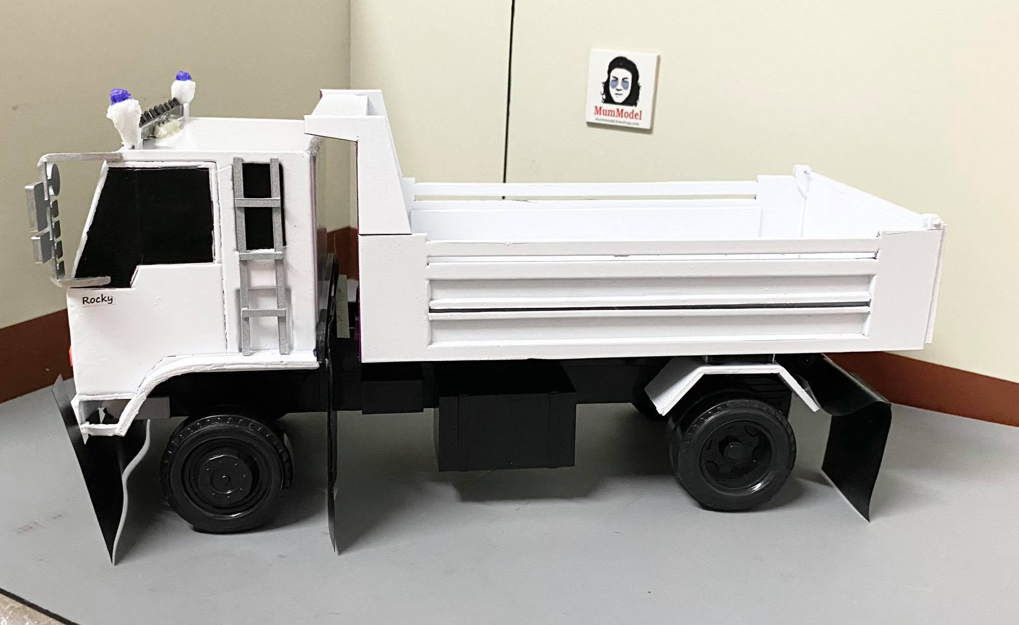 รถดั๊มพ์ 6 ล้อ อีซูสุร๊อกกี้ 1/24 พลาสติก