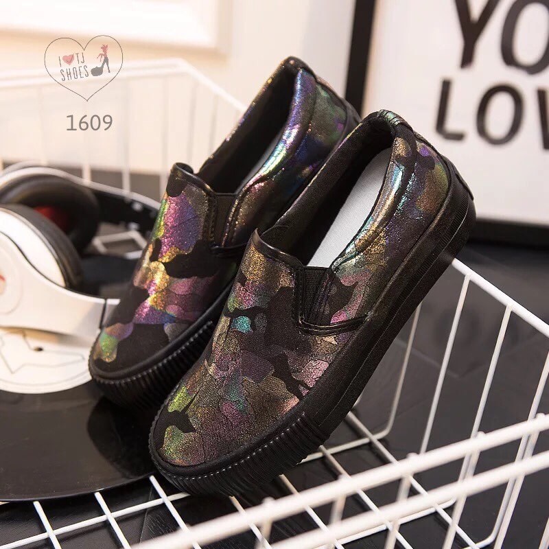 รองเท้า Slip on สีสะท้อนแสง (สีดำ)