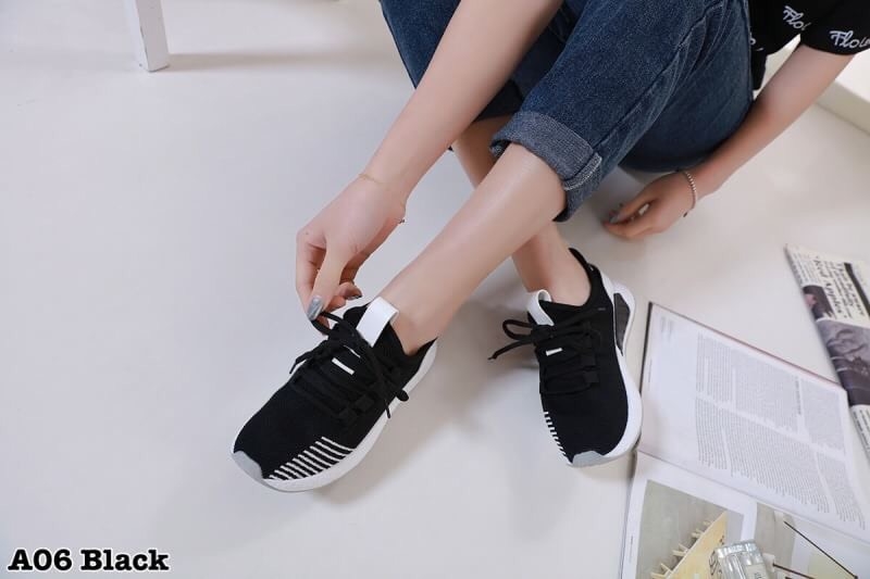 รองเท้าผ้าใบแฟชั่นสไตล์Sportแต่งสี (สีฟ้า)