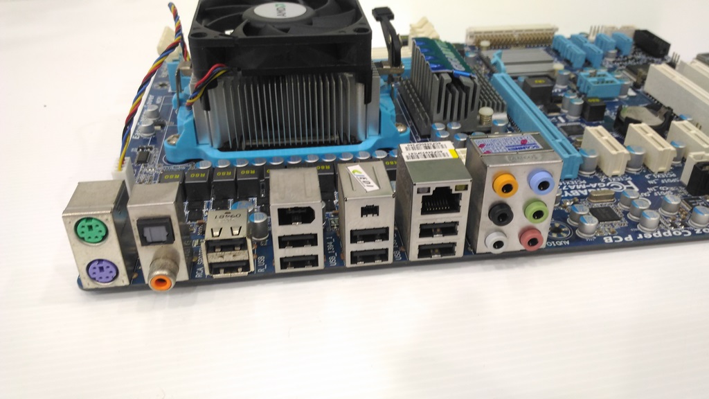 GA-MA770T-UD3P + AMD X2 240