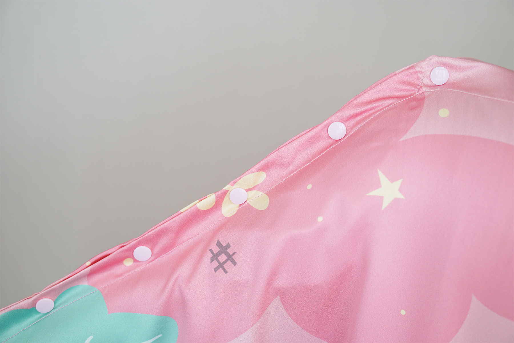 ผ้าคลุมให้นม 3in1 (รุ่นมีกระดุม ถอดโครงได้) แบบสั่งทำใส่ชื่อ ลาย Piano - Pink