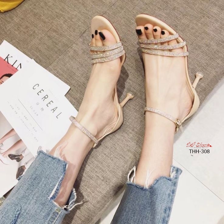 รองเท้าส้นสูงชามัวร์ประดับเพชร (สีครีม)