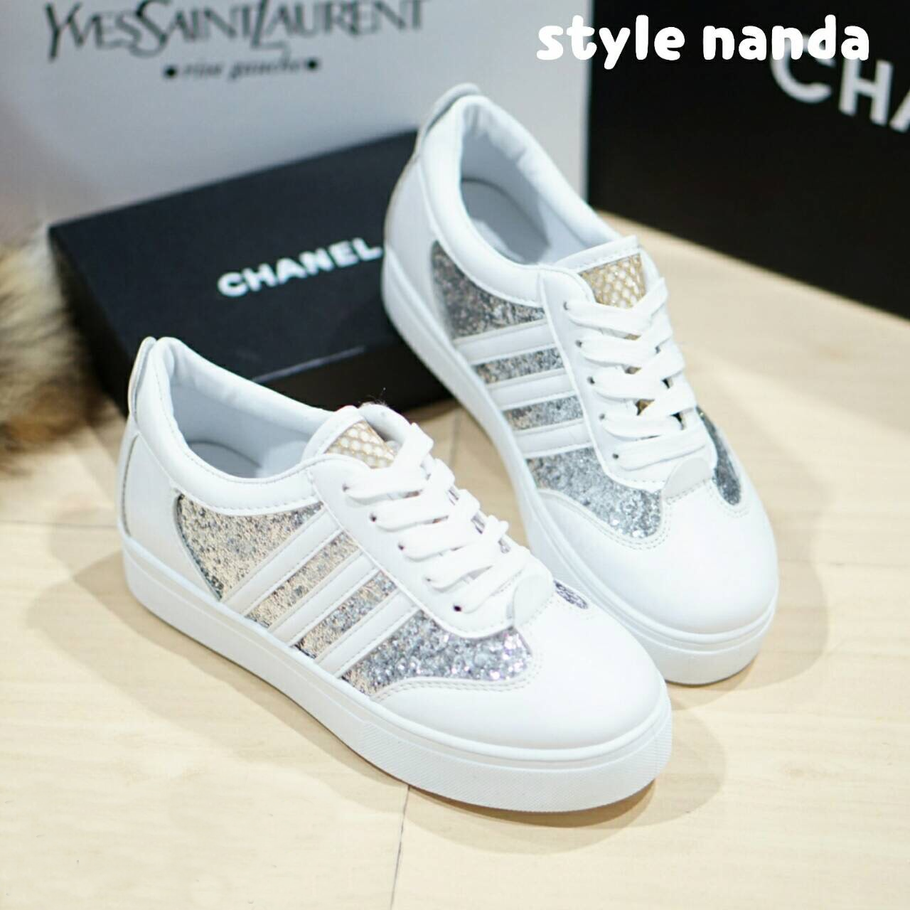 รองเท้าผ้าใบ Style Nanda (สีดำ)