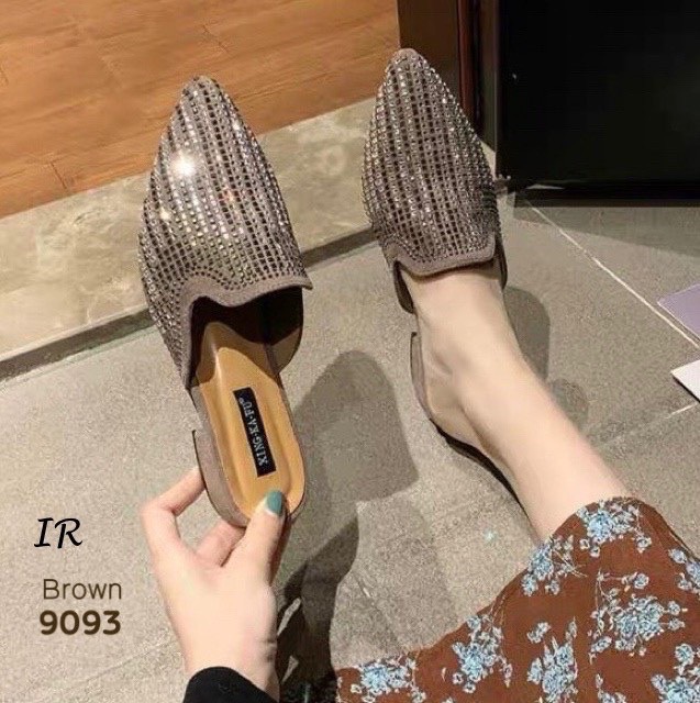 รองเท้าลำลองเปิดส้นแต่งเพชร (สีน้ำตาล)
