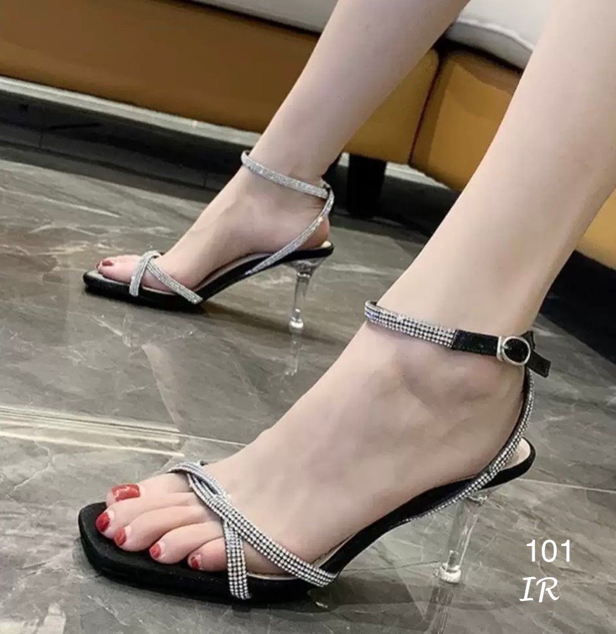 รองเท้าส้นสูงสายไข้วเพชร (สีครีม)