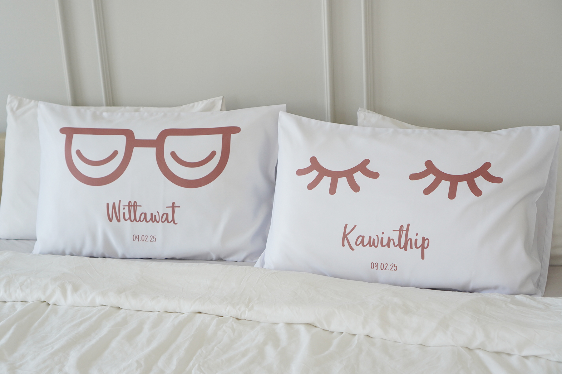 ปลอกหมอนหนุนคู่ สีขาว ลาย Eyes