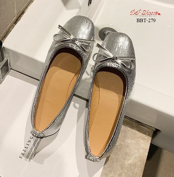 รองเท้าคัทชูส้แบนปักเลื่อม (สีเงิน)
