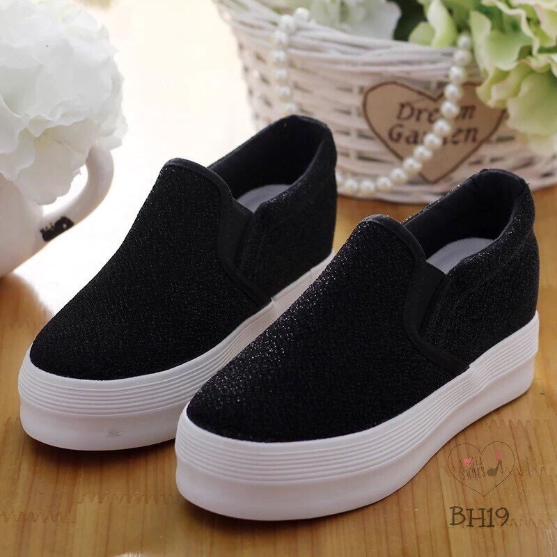 พร้อมส่ง :รองเท้าผ้าใบ STYLE CELINE (สีดำ)