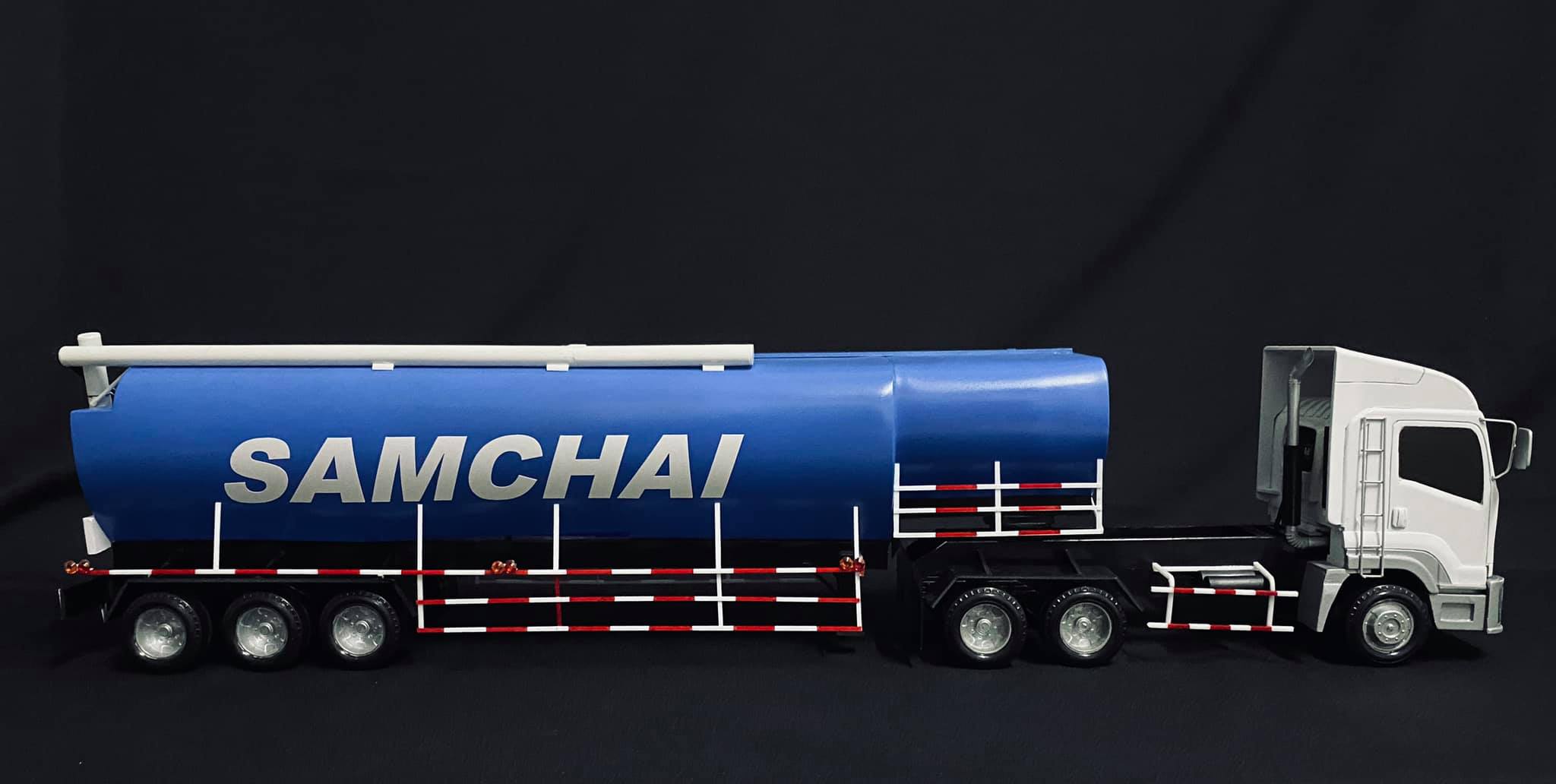 รถบรรทุกอาหารสัตว์จำลอง 1/24 พลาสติก