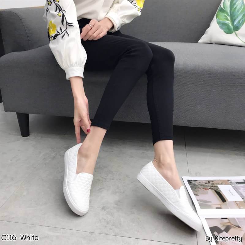 รองเท้าผ้าใบทรงสวมแต่งลายเกล็ด (สีดำ)