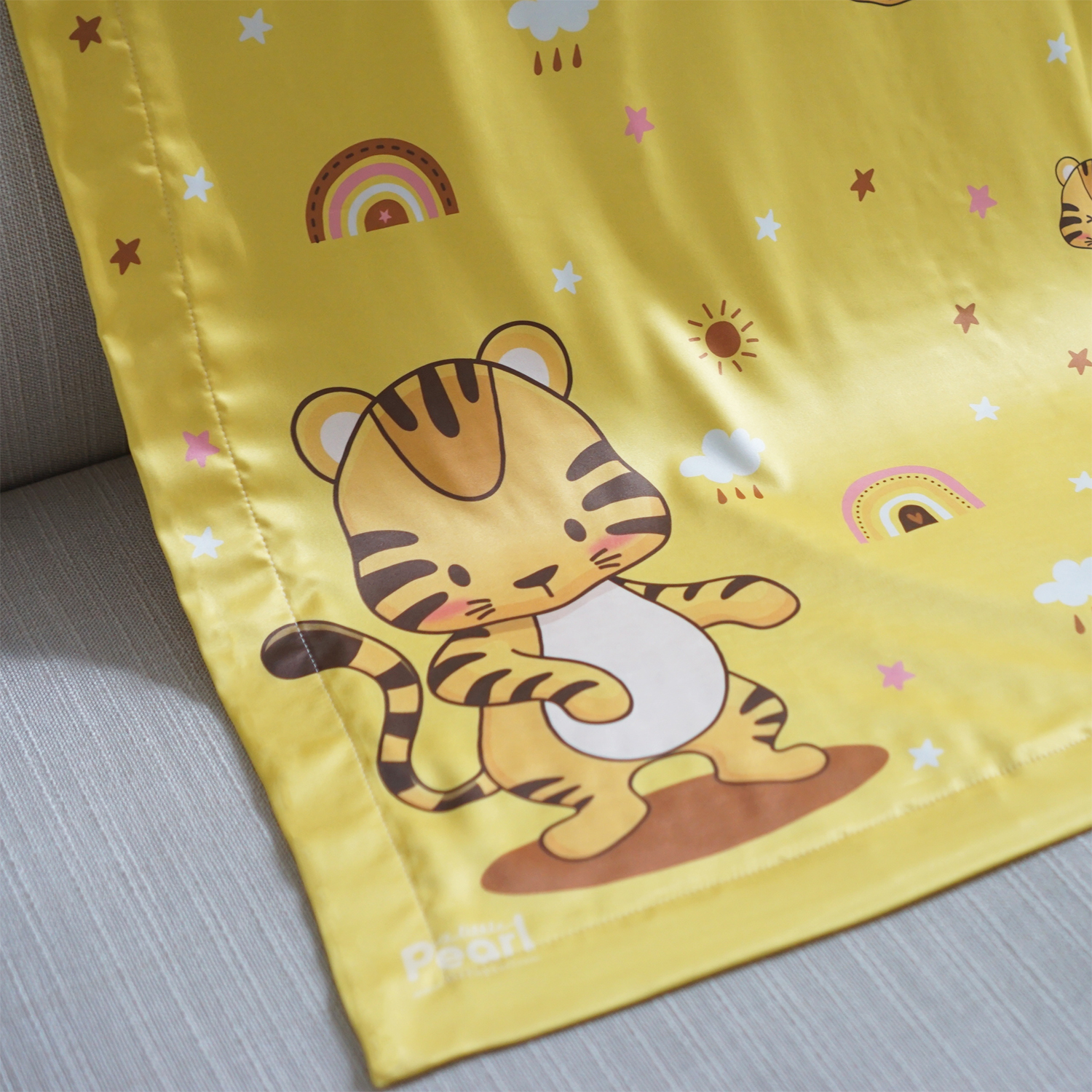 ชุดของขวัญเด็กแรกเกิด ผ้าคลุมให้นม + ผ้าห่มขนาด 75x100cm ลาย Tiger - Yellow