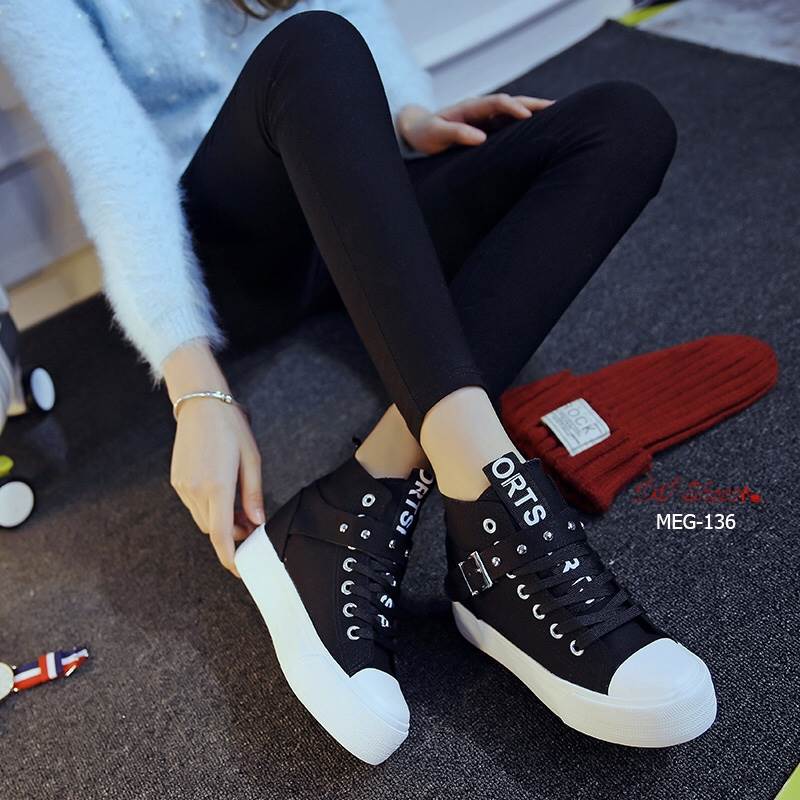 รองเท้าผ้าใบแฟชั่นเสริมส้นทรงหุ้มข้อ (สีดำ)