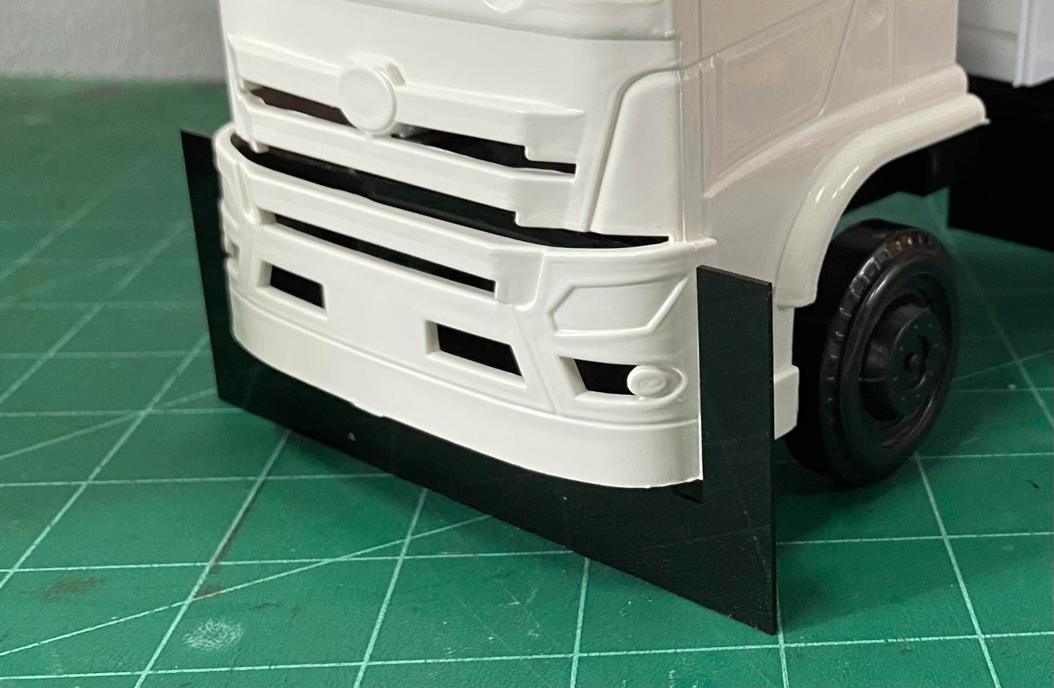 บังฝุ่นหน้า ยางจริง ใช้ติดรถสิบล้อหม่ำโมเดล