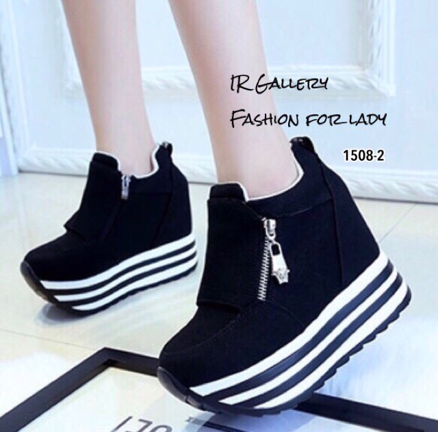 รองเท้าผ้าใบเสริมส้นแต่งลาย (สีดำ)