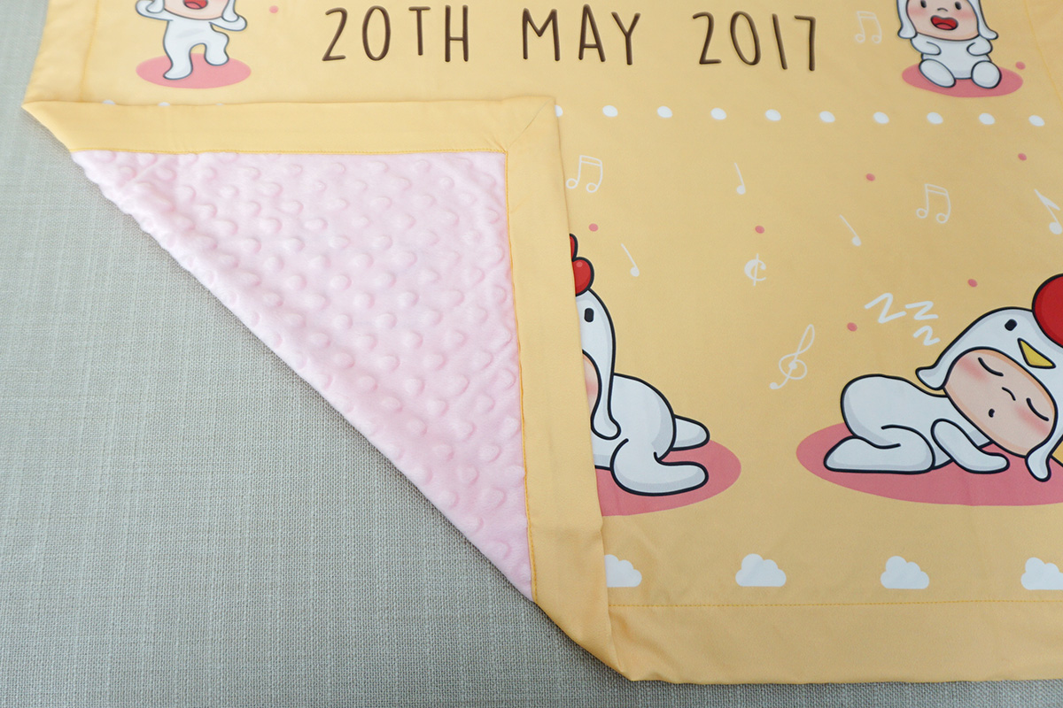 ผ้าห่มเด็ก ใส่ประวัติแรกเกิด ลายกุ๊กไก่ สีเหลือง / Kook Kai - Yellow