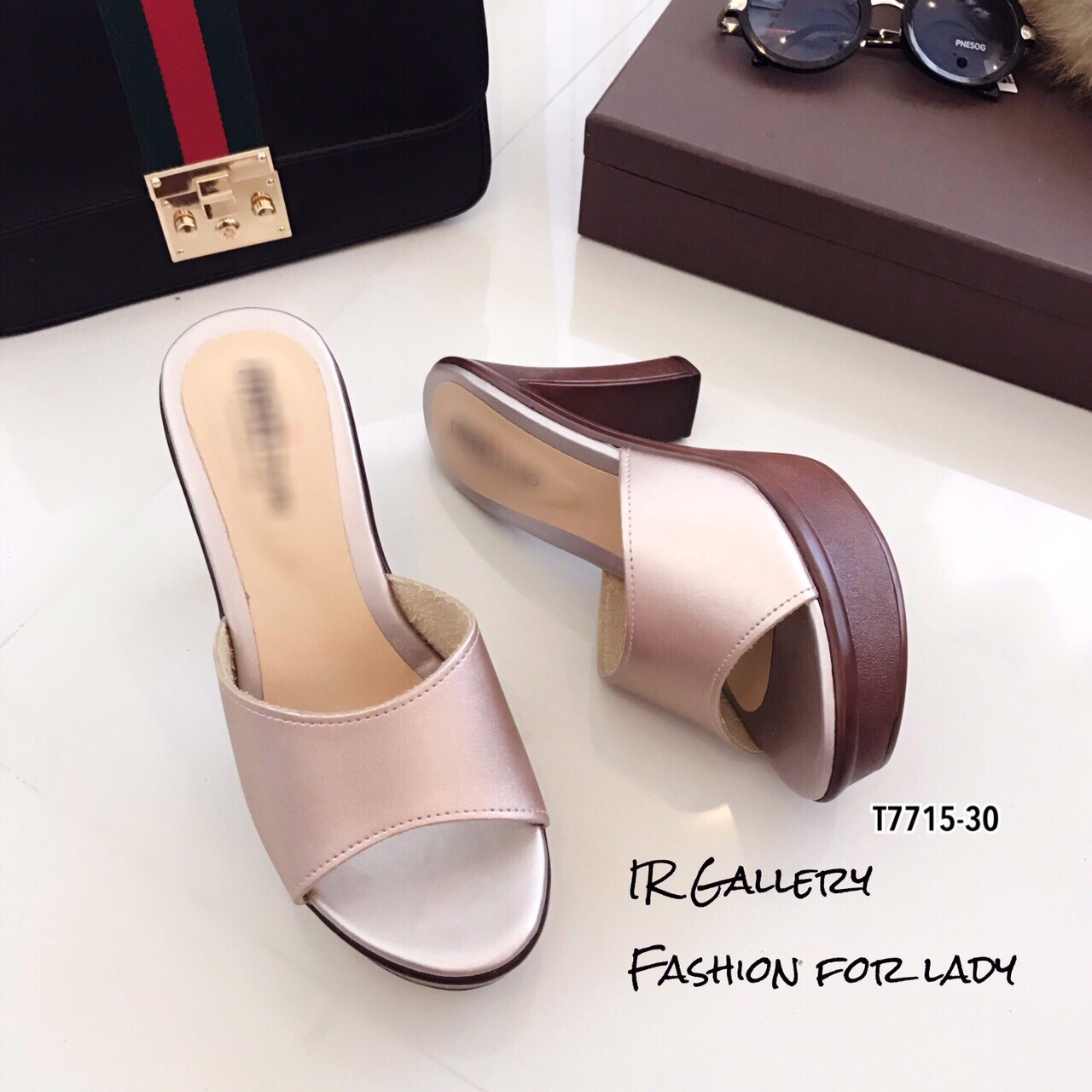 รองเท้าส้นสูงเปิดส้นแบบสวม (สีชมพูแชมเปญ)