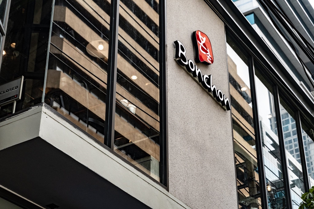 ให้เช่าพื้นที่ขายสินค้าในคอมมูนิตี้มอลล์ บ้านก้ามปู แอท อโศก (Baankampu@Asoke) ติดถนนอโศก และ มศว.