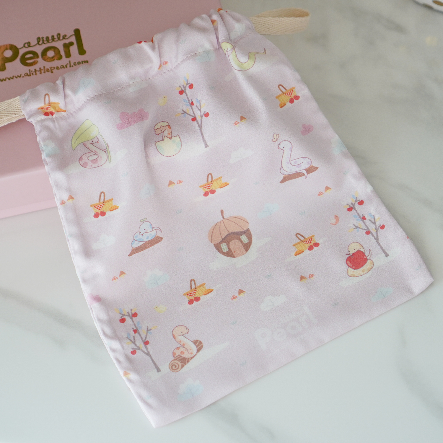 ผ้าคลุมให้นม 3in1 (รุ่นมีกระดุม ถอดโครงได้) แบบสั่งทำใส่ชื่อ ลาย Snakes in the garden - Pink