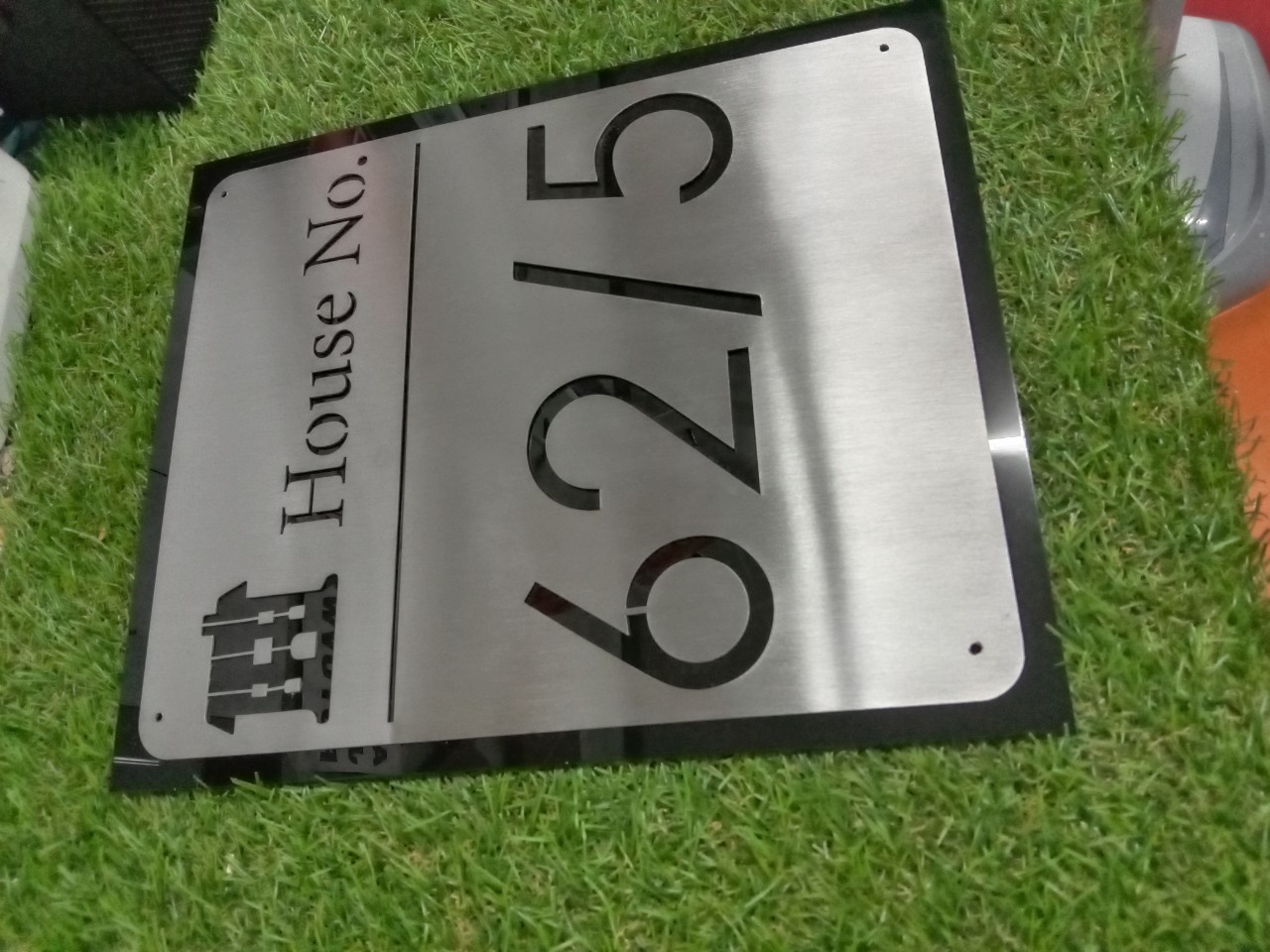 ป้ายบ้านเลขที่ เเสตนเลสฉุลติดอะคริลิค ขนาด 25x30 cm