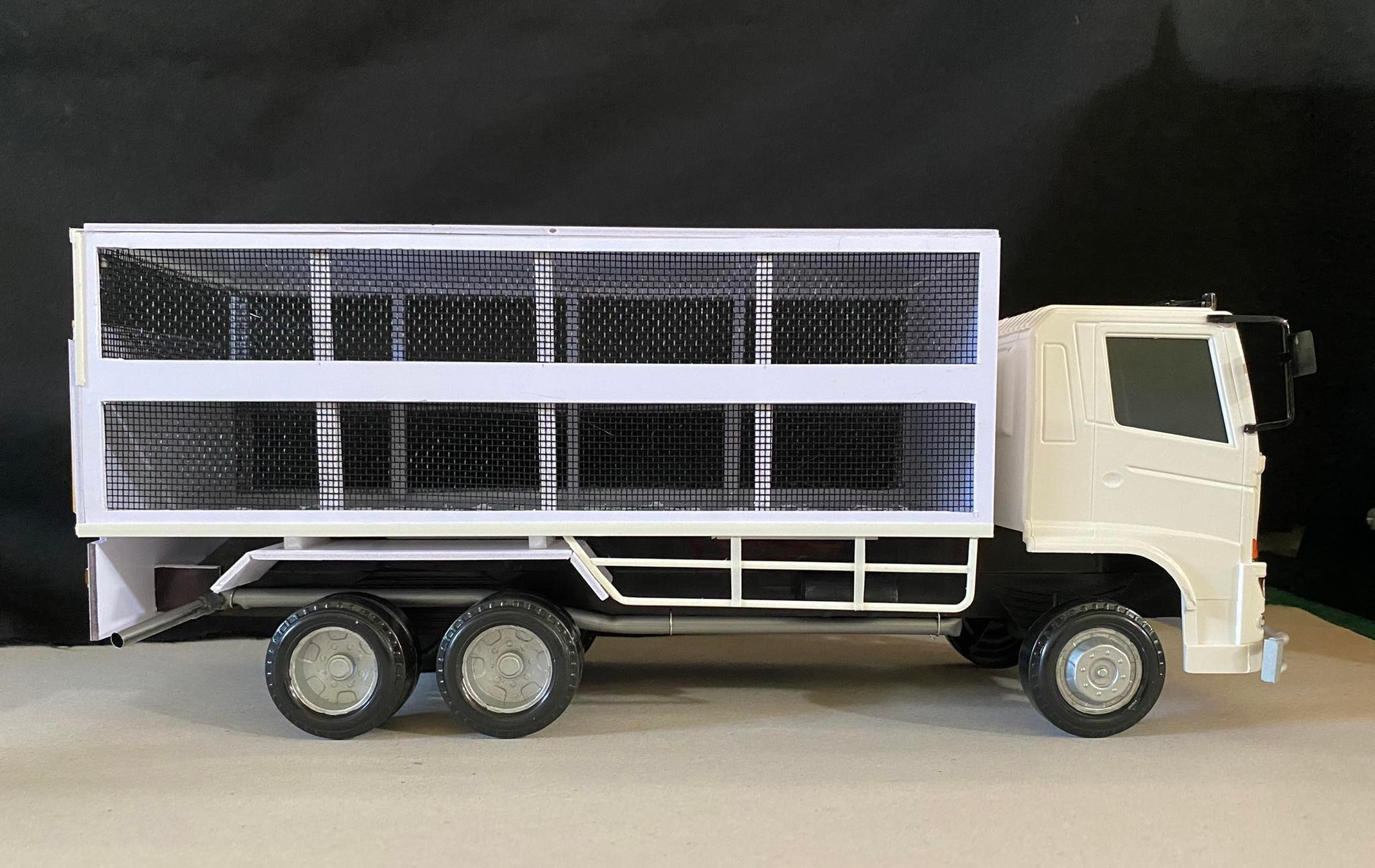 รถขนหมู เดิมๆ