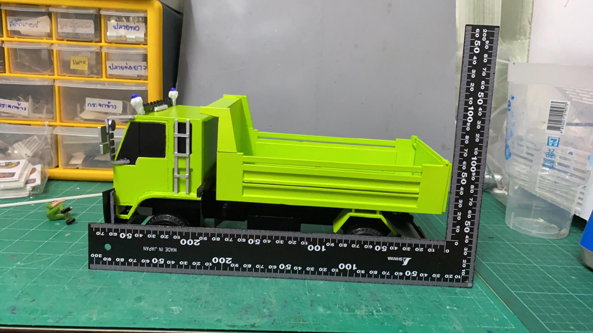 รถดั๊มพ์ 6 ล้อ อีซูสุร๊อกกี้ 1/24 พลาสติก