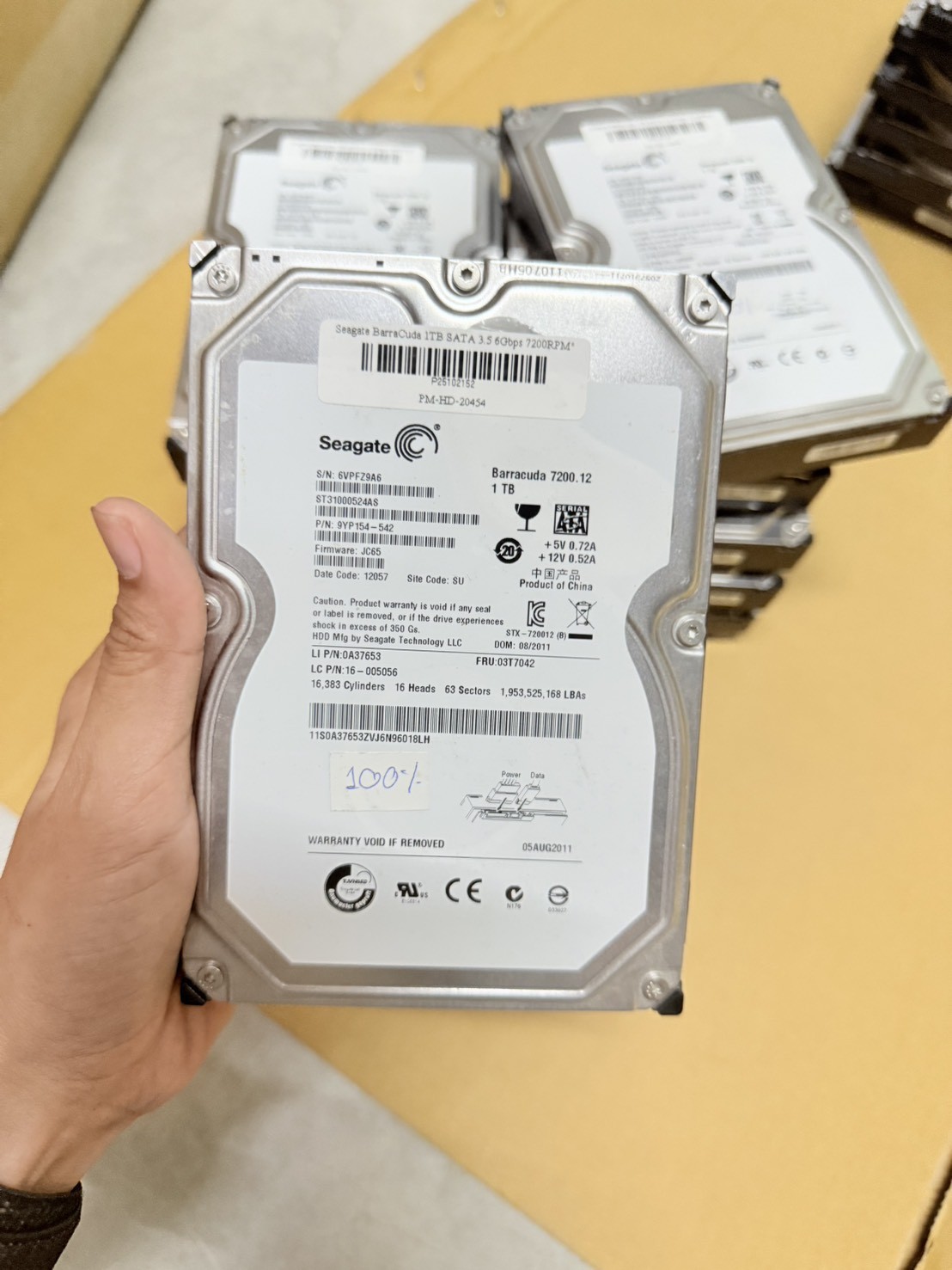 ฮาร์ดดิสก์ Seagate BarraCuda 1TB SATA 3.5 6Gbps 7200RPM" มี 10 ลูก