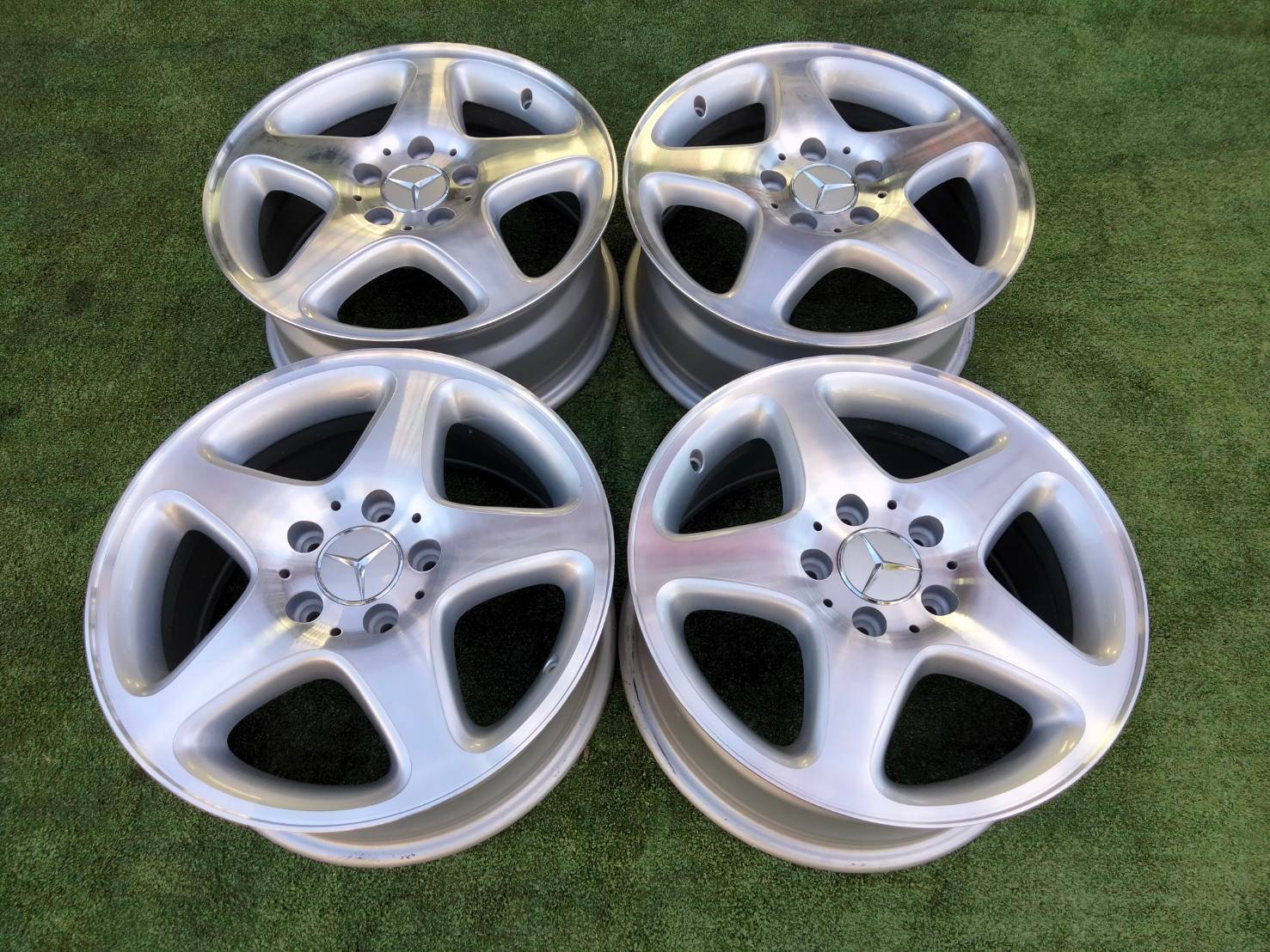 ล้อแท้ w203 AV 16" ลายดาว ตัวท๊อฟ