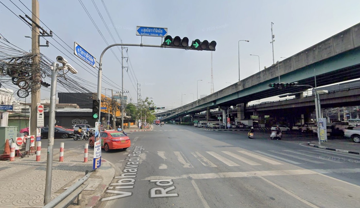 Land for sale on Suthisan Winitchai-Vibhavadi Rangsit Road, approximately 6 rai, suitable for project development.