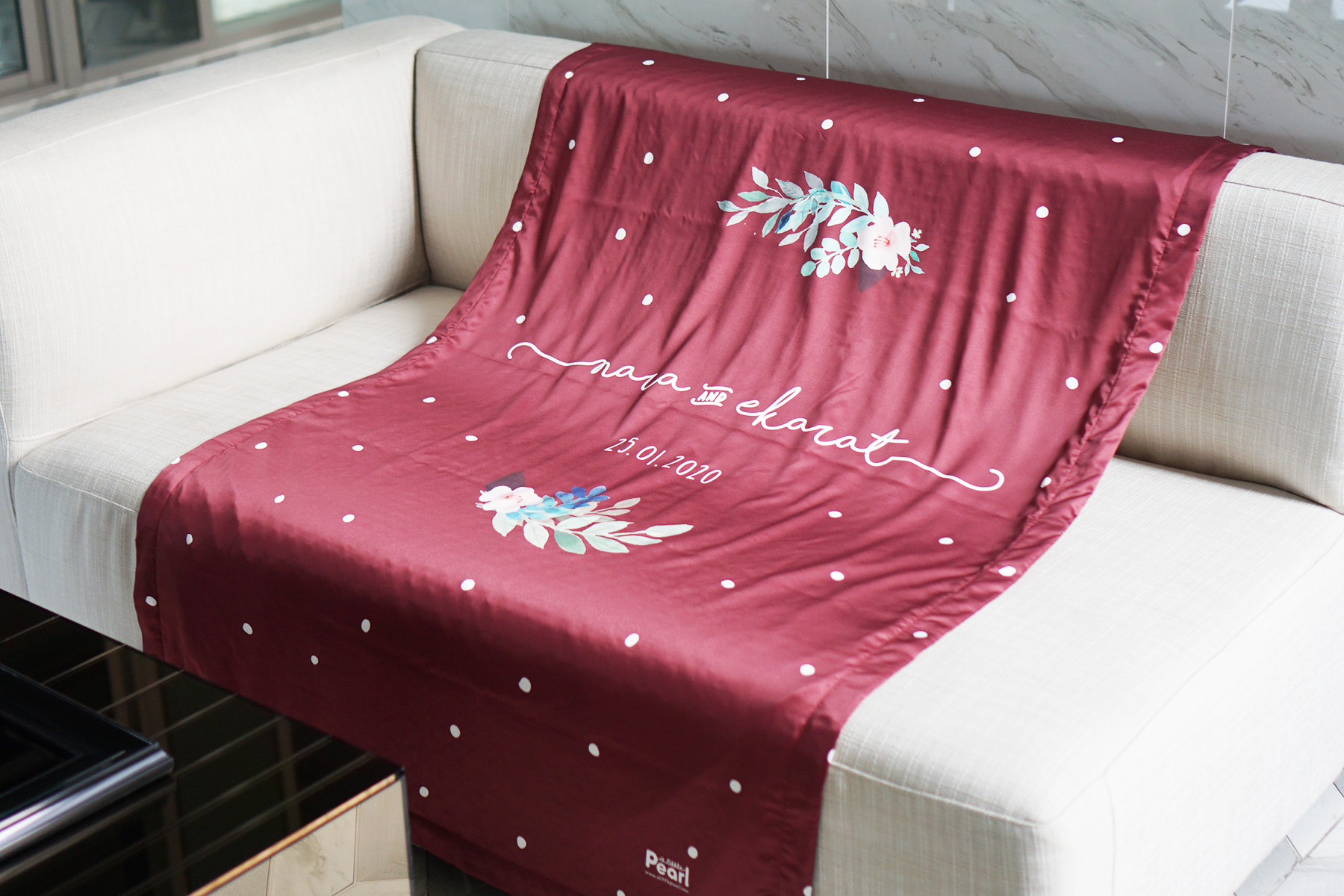 ผ้าห่มสั่งทำใส่ชื่อ Flower - Burgundy