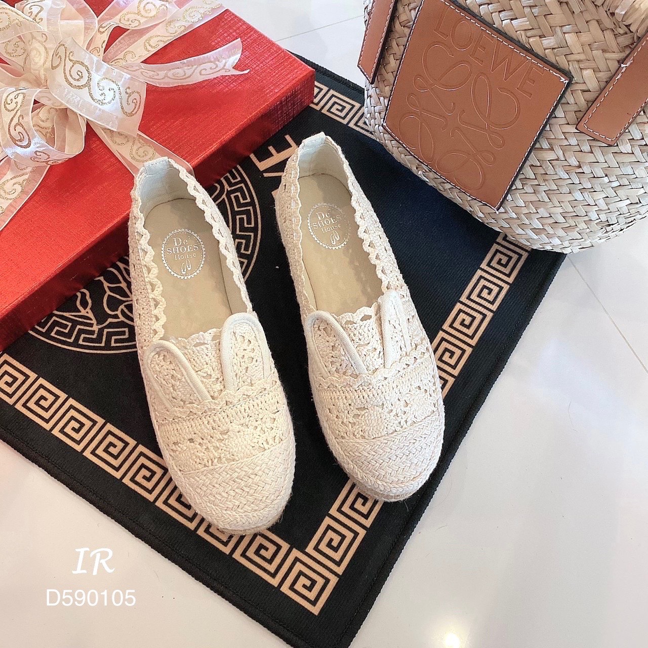 รองเท้าลูกไม้ถักหูกระต่าย (สีครีม)