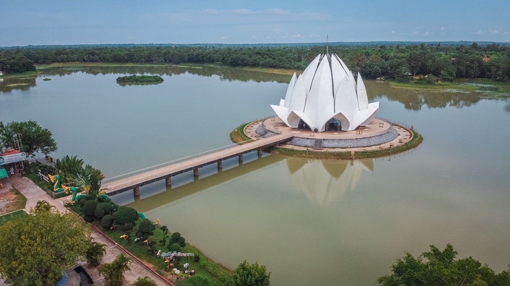 ขายโรงแรมหรู ขนาด 79 ห้อง พร้อมสระน้ำสไลเดอร์ บนเนื้อที่ดิน 14 ไร่ ติดถนนใหญ่ ถนนมิตรภาพ จ.อุดรธานี