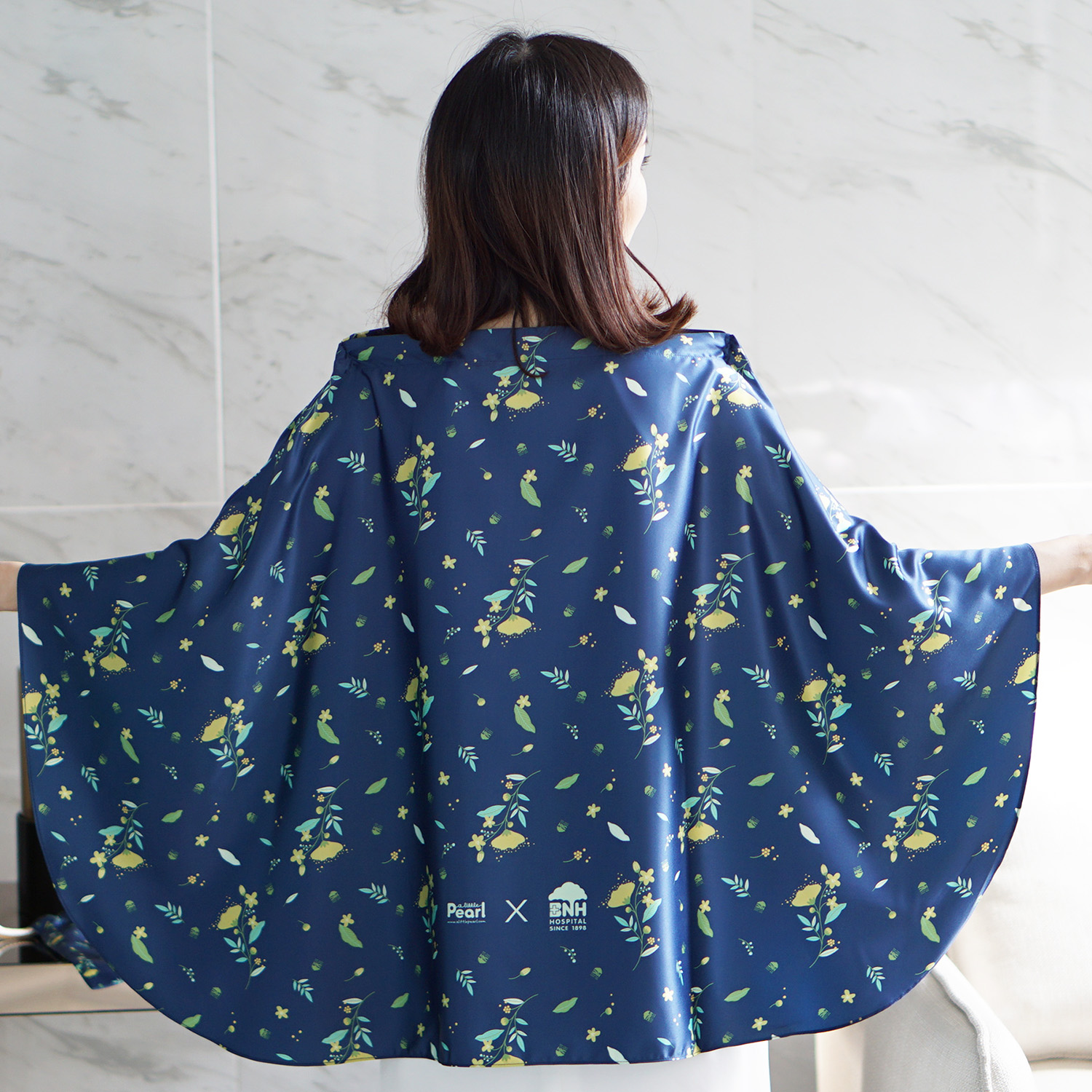 ผ้าคลุมให้นม พร้อมส่ง ลาย BNH Garden - Navy