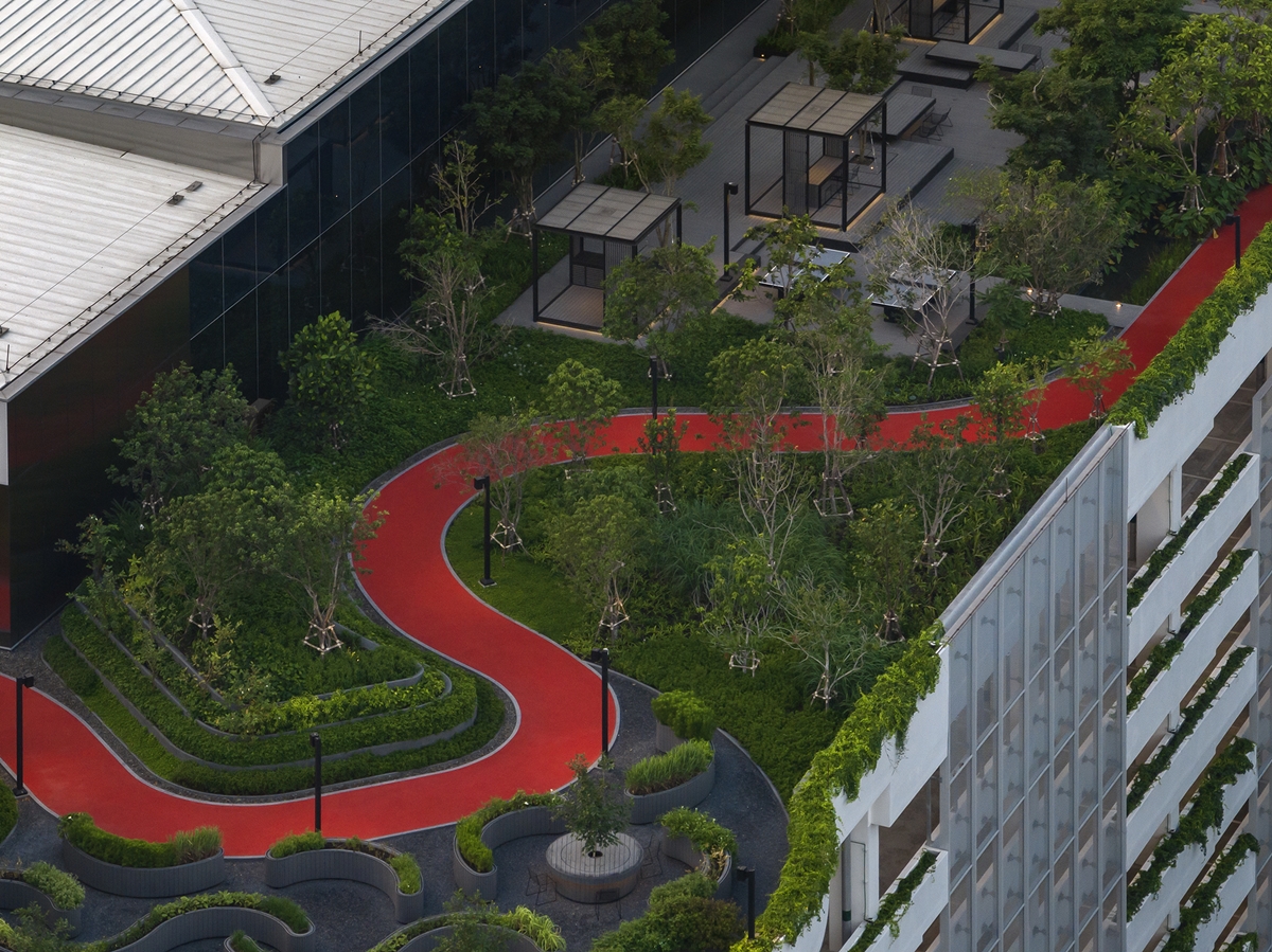 AIA East Gateway 办公楼出租空间开店,Bangna-Trad 路旁,靠近地铁黄线,Sri Iam 站,350 米。