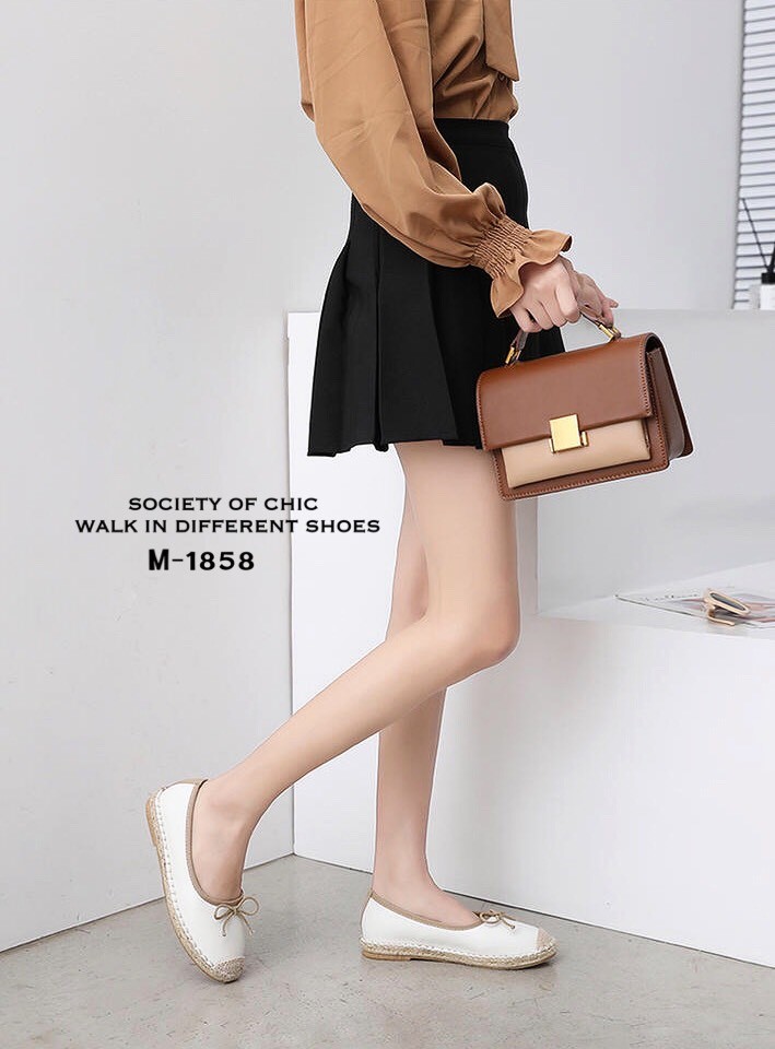 รองเท้าคัทชูหัวปอทรงสวม (สีดำ)