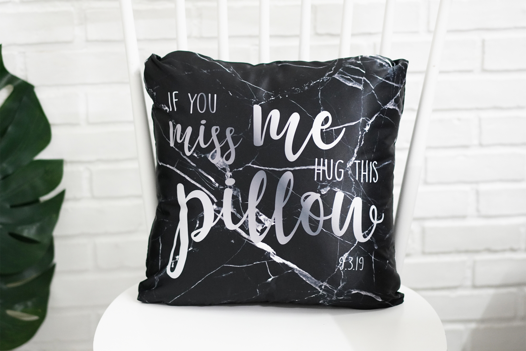 หมอนอิงสั่งทำใส่ชื่อ ลาย Black Marble - Text - Silver
