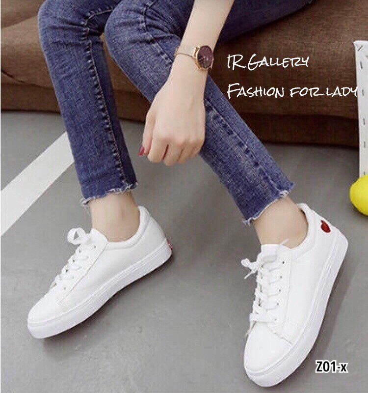 รองเท้าผ้าใบพียูนิ่มแต่งหัวใจ