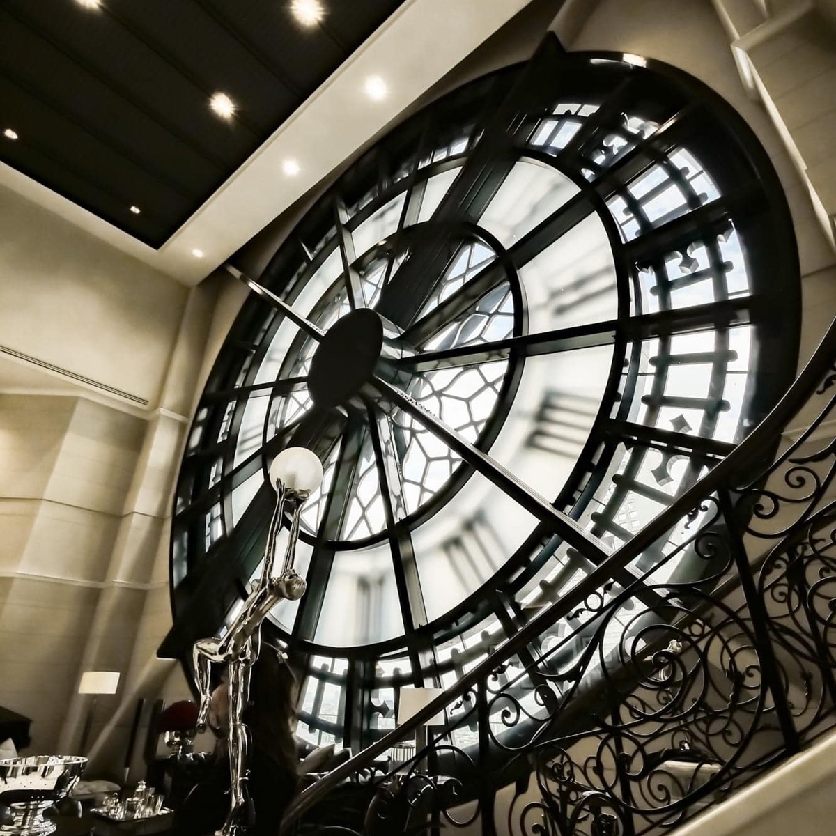 อาคารสำนักงานโครนอส สาทร (Kronos Sathorn office building) สำนักงานให้เช่าย่านถนนสาทร พระราม 4 กรุงเทพฯ ใกล้สวนลุมพินี เพียง 700 เมตร