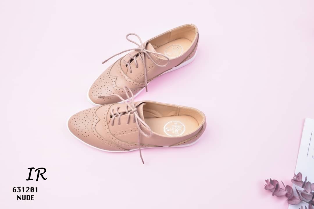 รองเท้าผ้าใบสไตล์ Oxfordฉลุลาย (สีนู้ด)