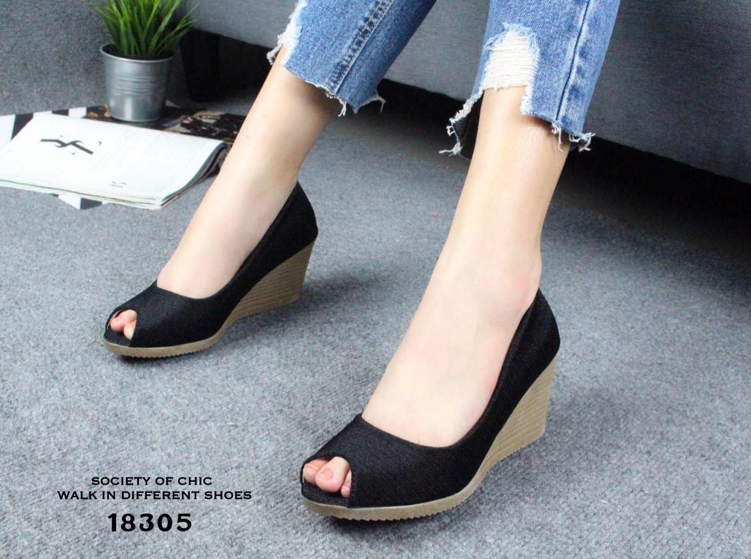 รองเท้าคัทชูเสริมส้นเตารีดเปิดหน้า (สีดำ)