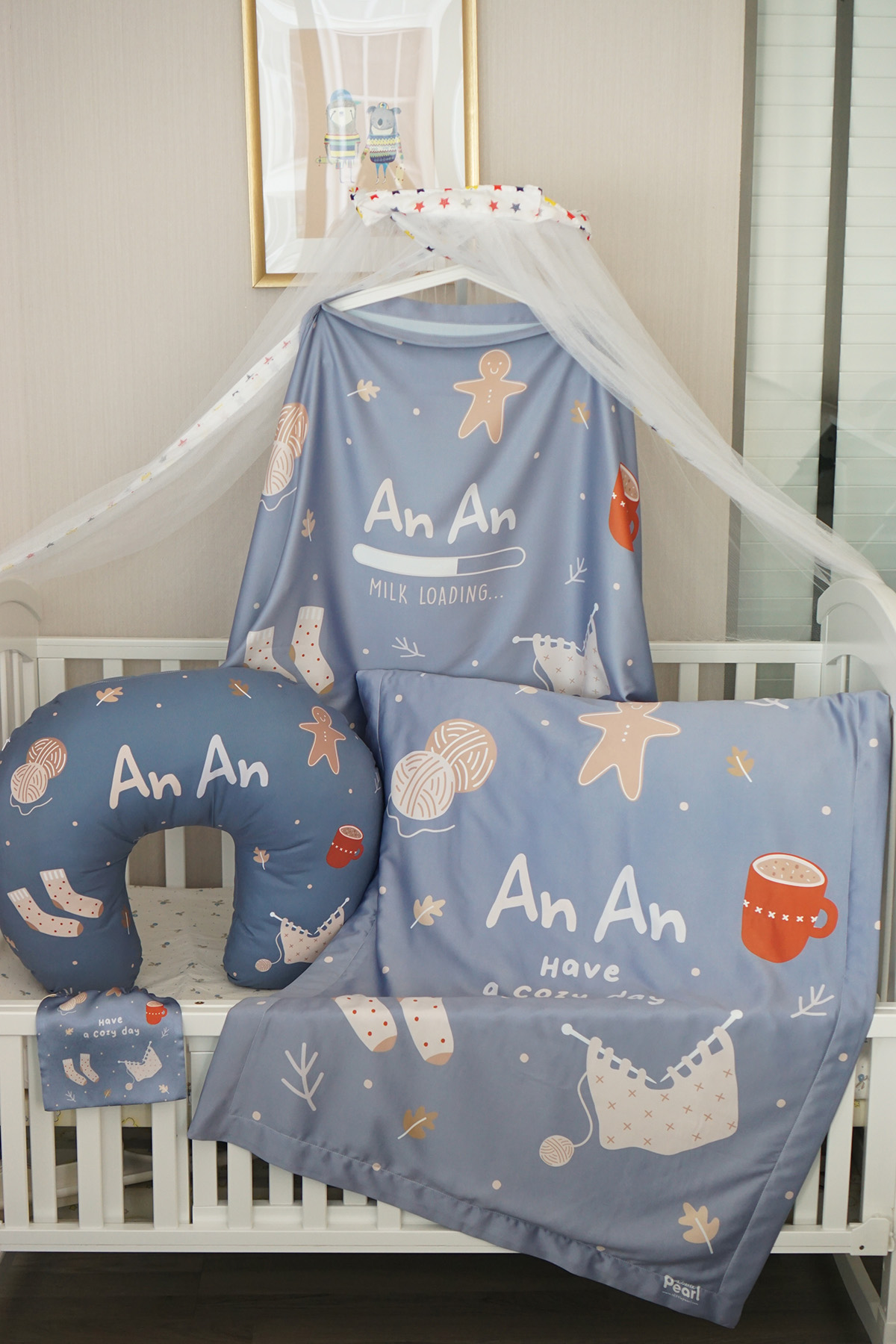 ชุดของขวัญเด็กแรกเกิด NP3 ผ้าห่ม ขนาด 75x100cm + ผ้าคลุมให้นม + หมอนรองให้นม ลาย Cozy Collection - Grey
