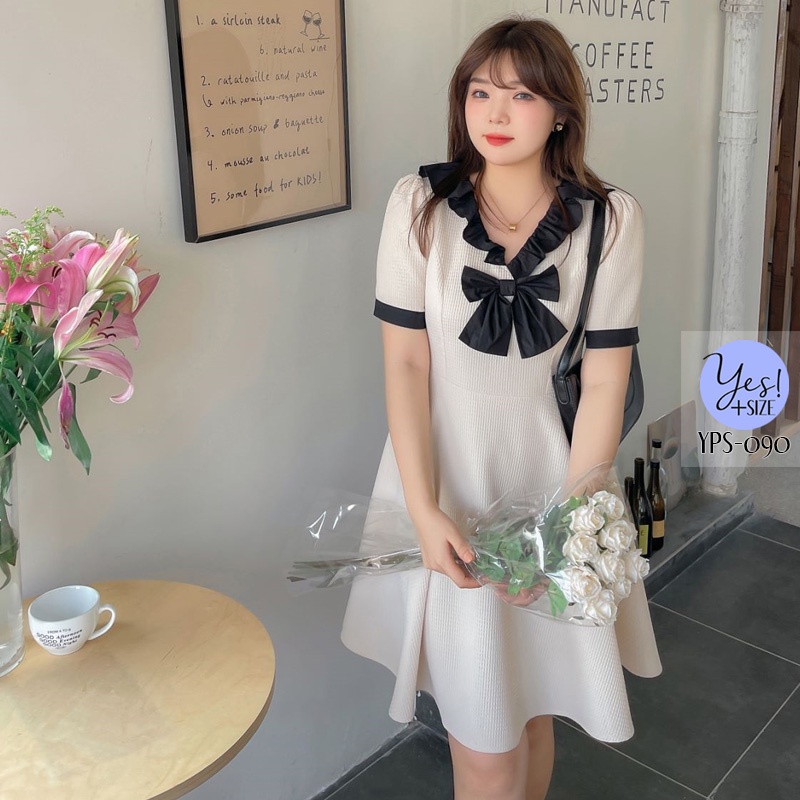 ชุดเดรสสั้นสาวอวบ อก 38-49 นิ้ว เดรสเนื้อวาฟเฟิล คอวีระบายดำ โบว์ดำ สีเขียว/สีครีม YPS-090