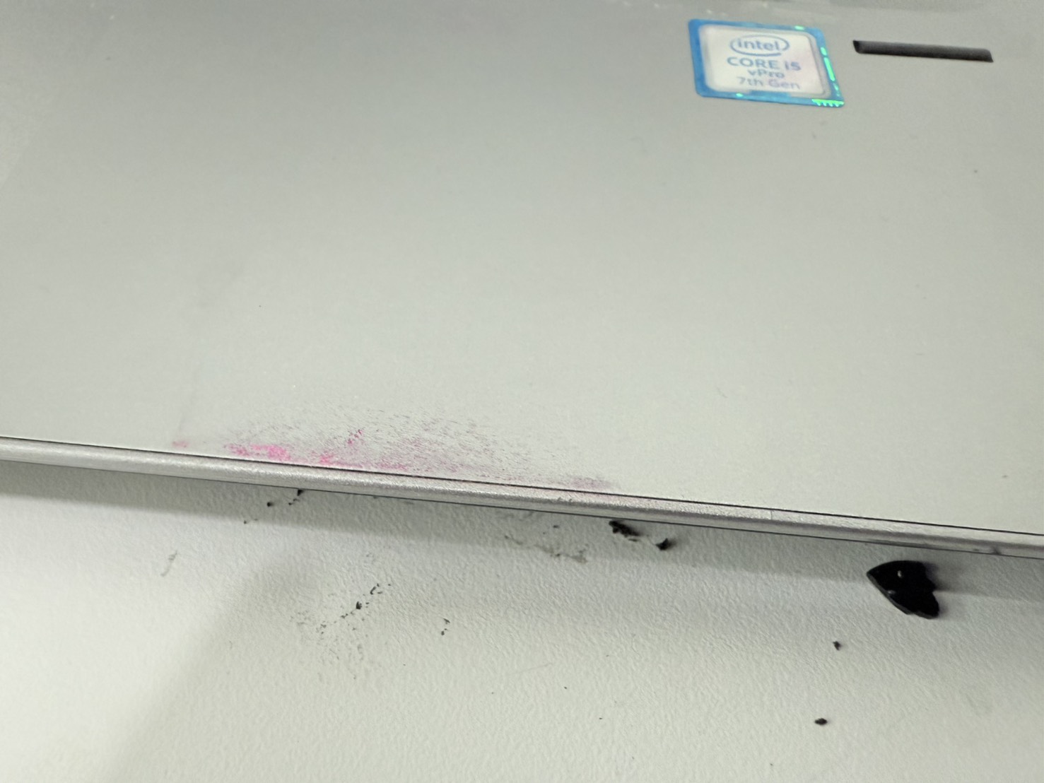 โน๊ตบุ๊ค HP EliteBook 840 G4 (i5-7300U/8GB/M.2 256GB) ไม่มี Adapter แบตเสื่อม จอ Bright ขอบยางเสื่อม