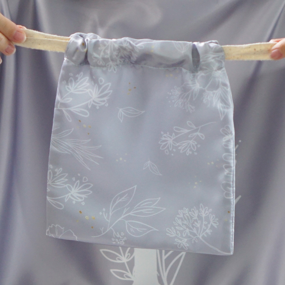 ผ้าคลุมให้นม สั่งทำใส่ชือ ลาย Botanical - Grey