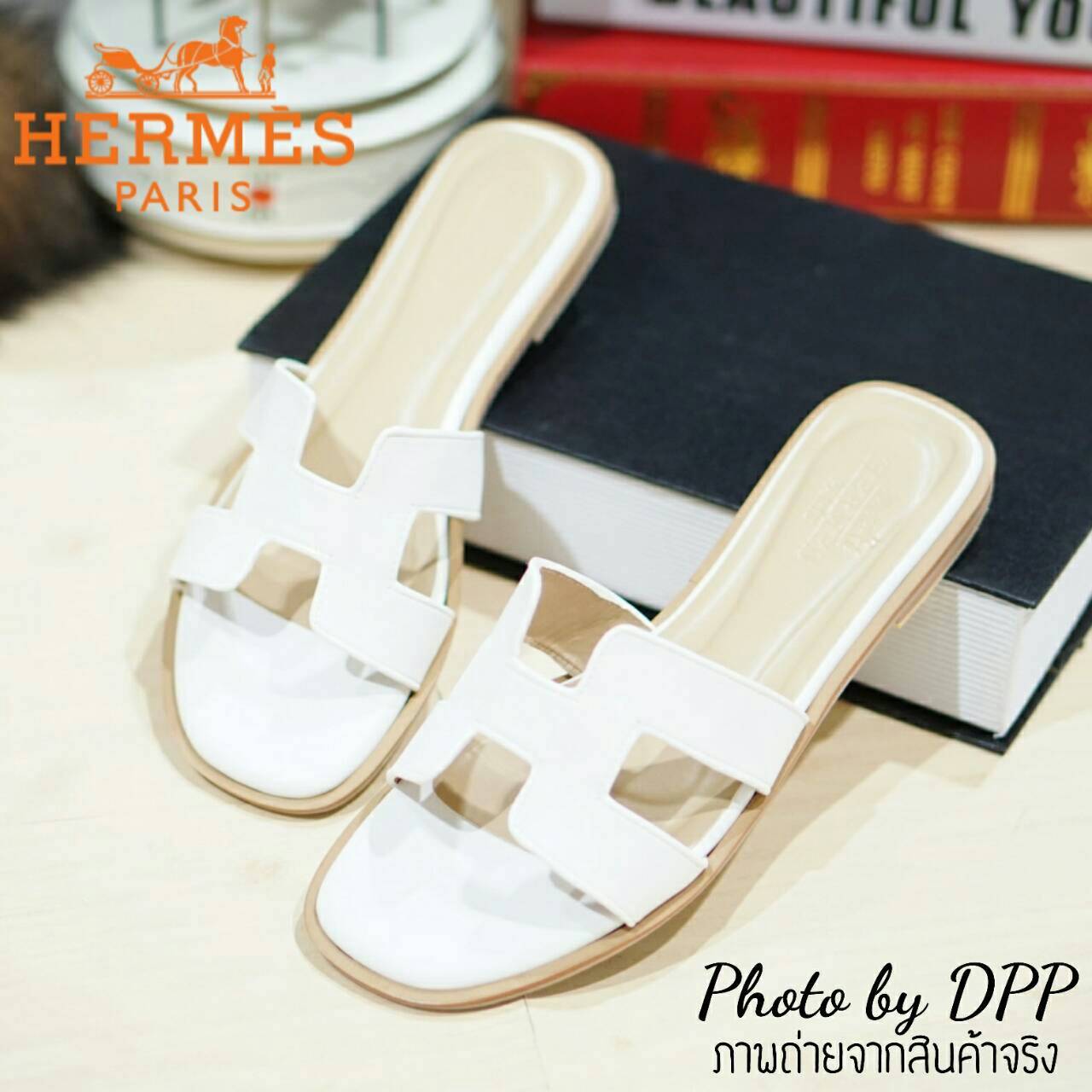 พร้อมส่ง : รองเท้าแตะ Hermes (สีขาว)