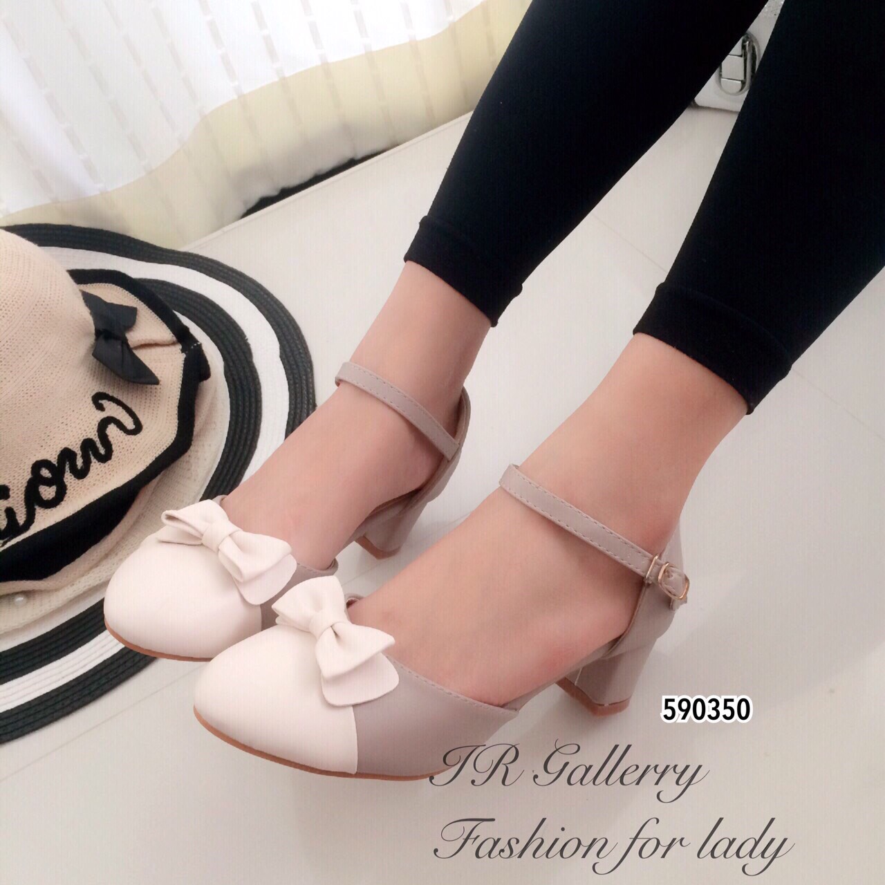 รองเท้าคัทชูรัดข้อแต่งโบว์ (สีดำ)