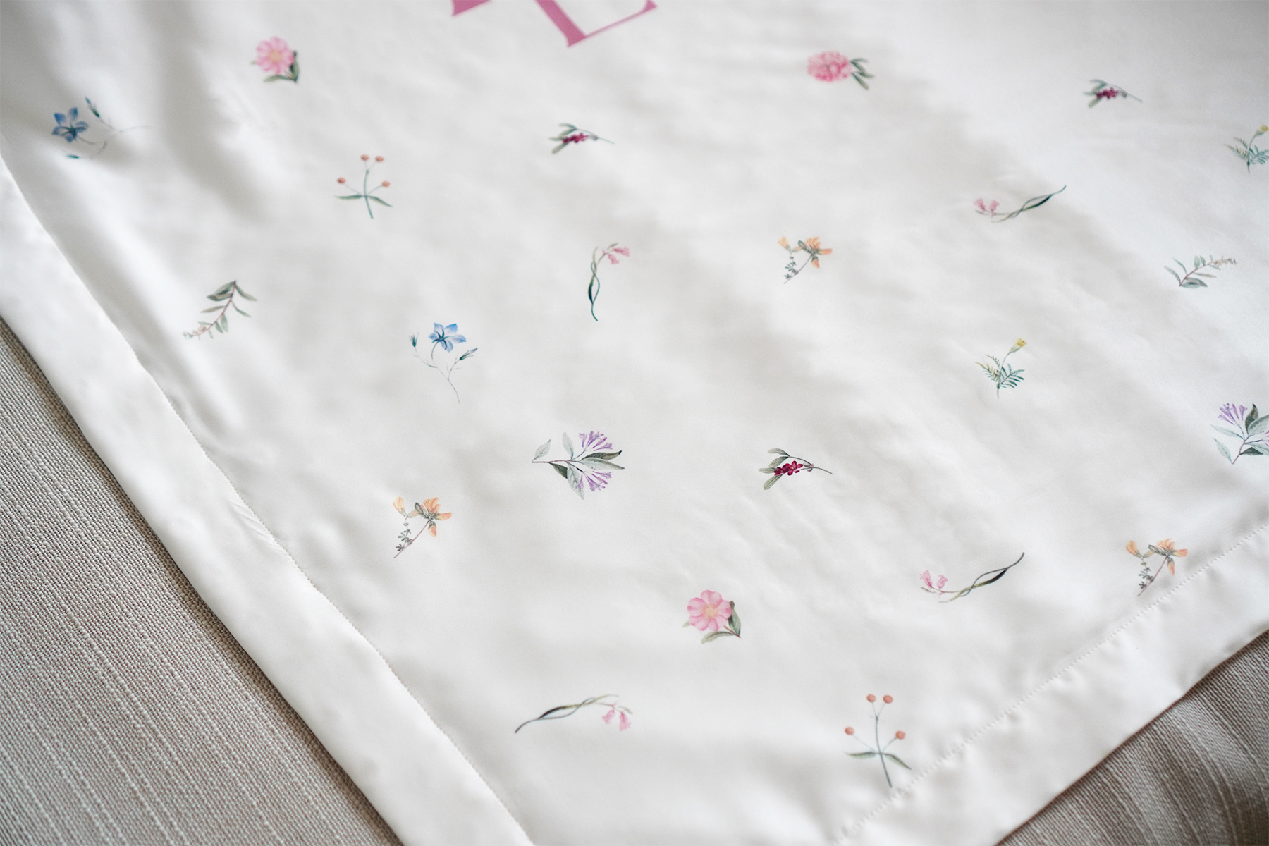 ผ้าห่ม ใส่ชื่อ ลาย Wildflower - White