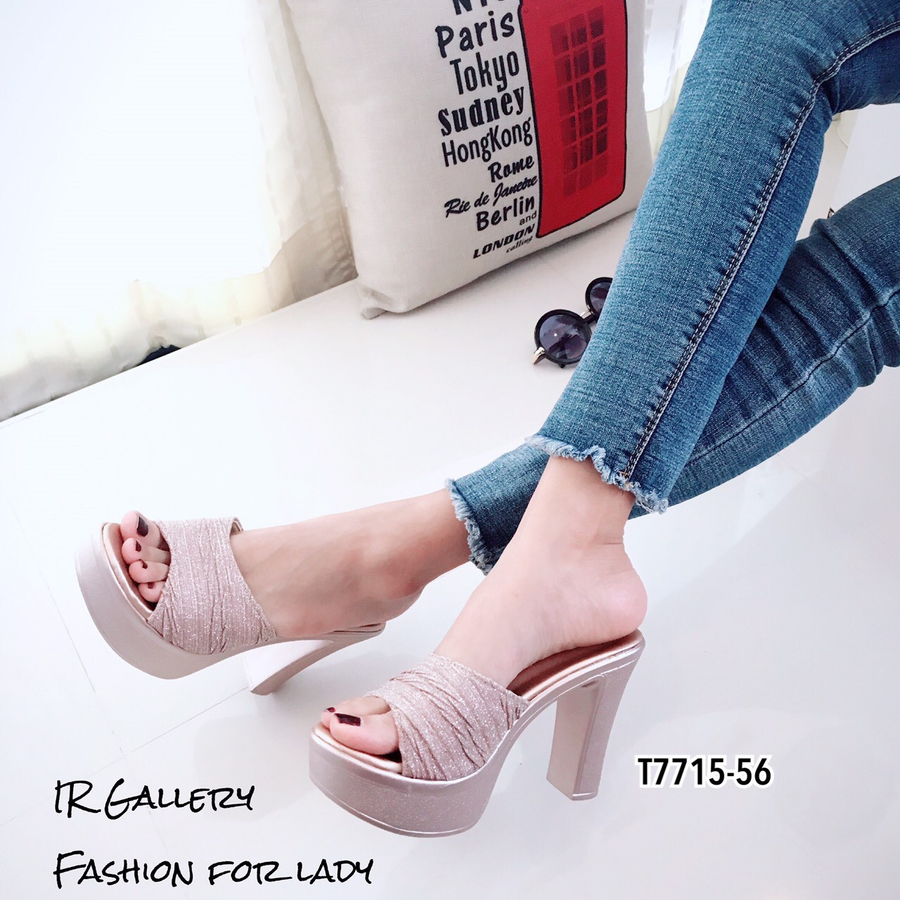 รองเท้าส้นสูงเปิดส้นสไตล์ Maxi (สีชมพู)