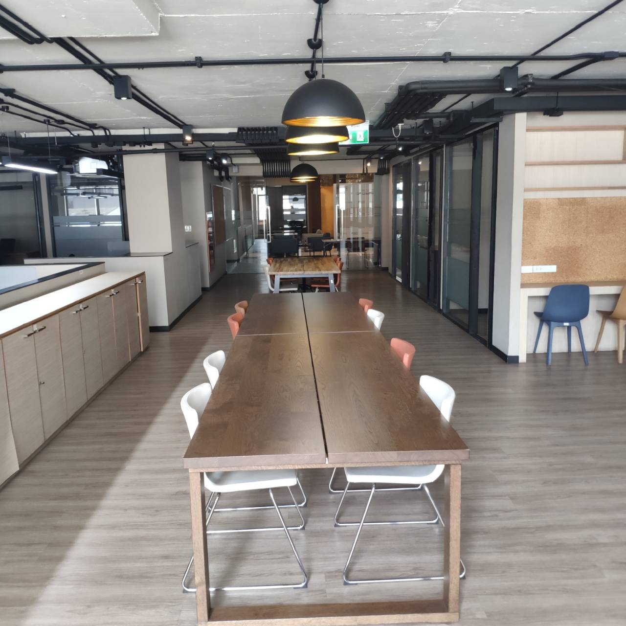 ไอทีเอฟ สีลม พาเลส (ITF-Silom Palace) สำนักงานให้เช่าย่านสีลม ศูนย์กลางธุรกิจ(CBD)ของกรุงเทพฯ ใกล้สถานีรถไฟฟ้า BTS ช่องนนทรี เพียง 350 ม.