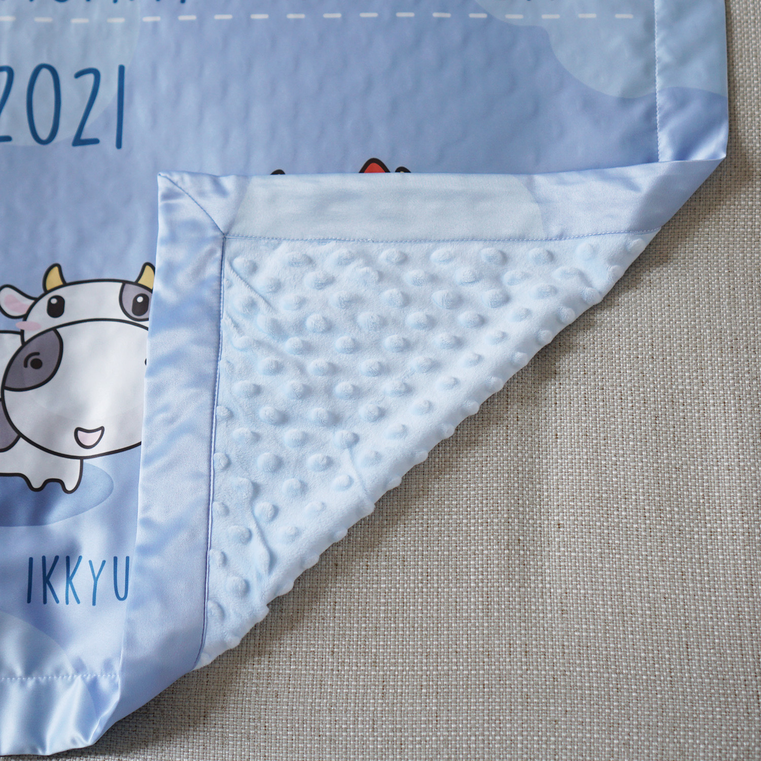 ผ้าห่ม สั่งทำใส่ชื่อ ลาย Cow1 - Indigo