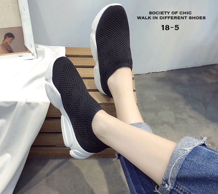 รองเท้าผ้าใบผ้ายืดทรงสวม (สีขาว)